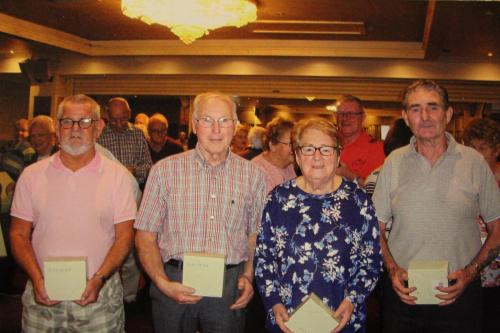 Consolation Prize winners in the Falls Hotel Bowls Break